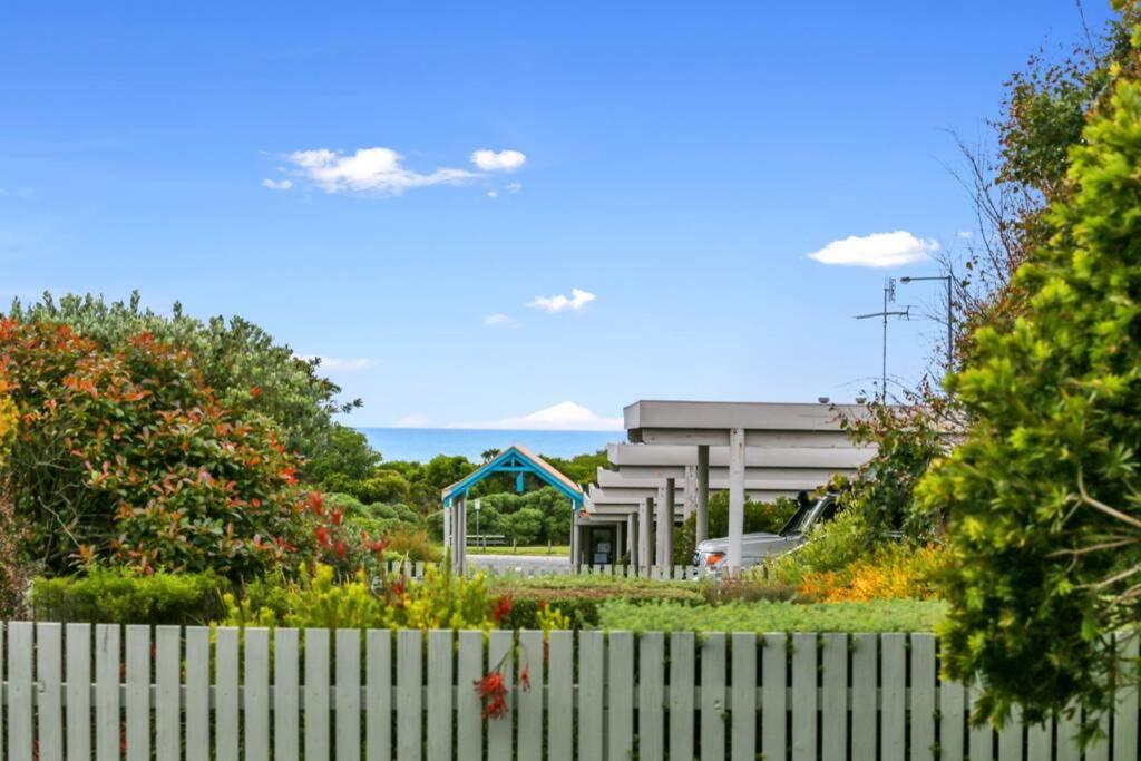 The Bay ~ Ocean View Holiday home *